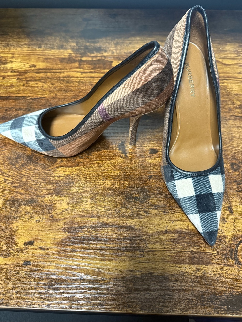 Burberry Black & Cream Check Pointed Toe Pumps - Picture 2 of 8